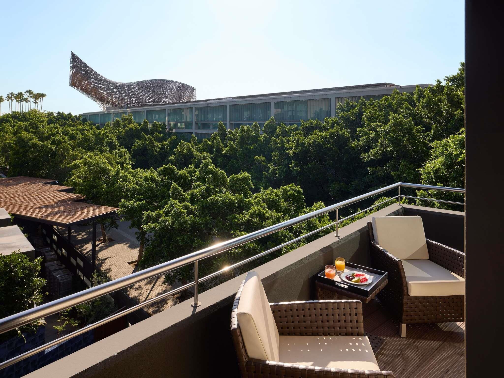 Suite, 1 très grand lit, terrasse (Opera, with a Living room) | Literie hypoallergénique, minibar, coffre-fort, système d’insonorisation
