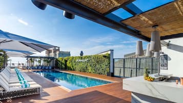 Outdoor pool, sun loungers