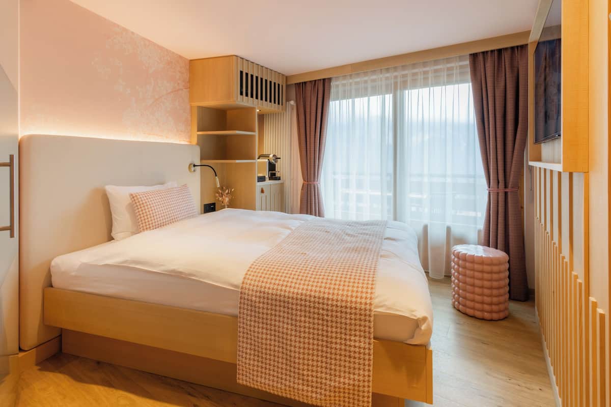 Chambre Simple | 1 chambre, literie hypoallergénique, ameublement personnalisé
