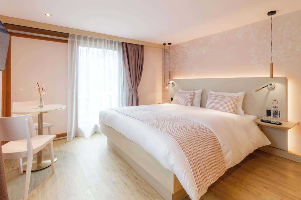 Chambre Double | 1 chambre, literie hypoallergénique, ameublement personnalisé