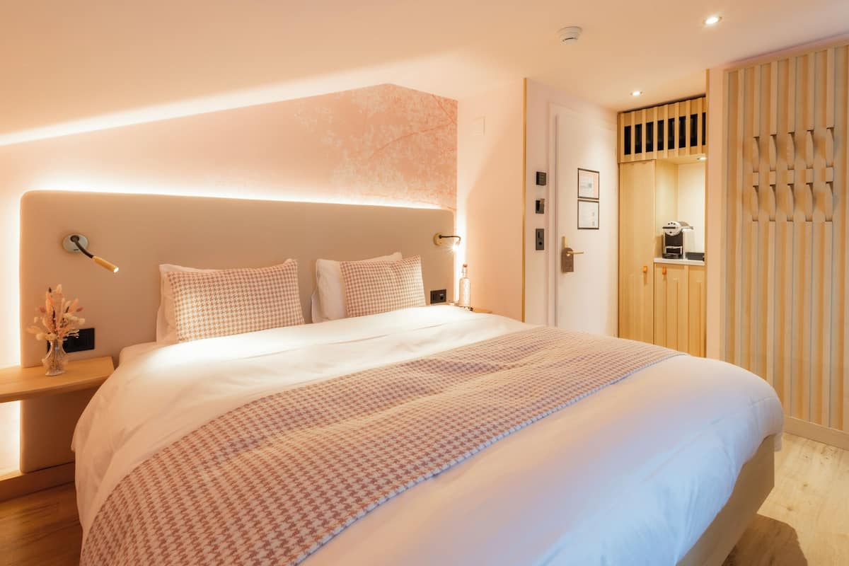 Chambre Double | 1 chambre, literie hypoallergénique, ameublement personnalisé
