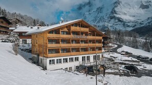 Front of property - Grindellodge (Grindelwald)