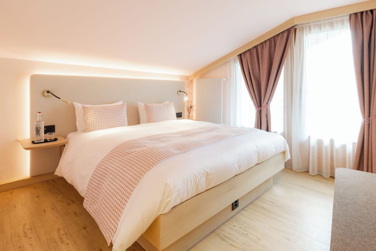 Chambre Double (Yama Room) | 1 chambre, literie hypoallergénique, ameublement personnalisé