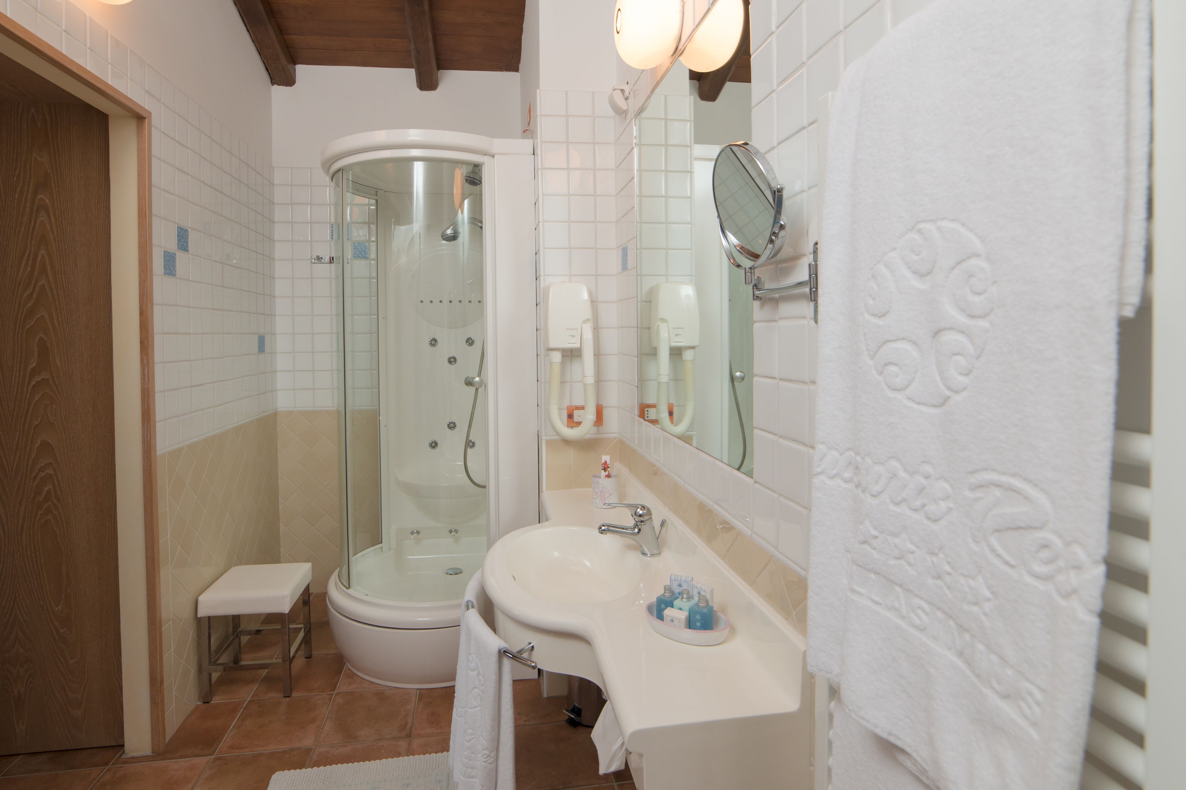 shower, free toiletries, hair dryer, slippers