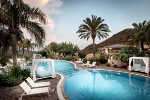 Seasonal outdoor pool, pool umbrellas, sun loungers - Cruccuris Resort Adults Only (Villasimius)