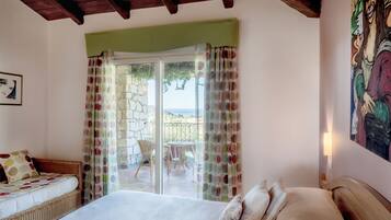 1 bedroom, hypo-allergenic bedding, down duvets, minibar