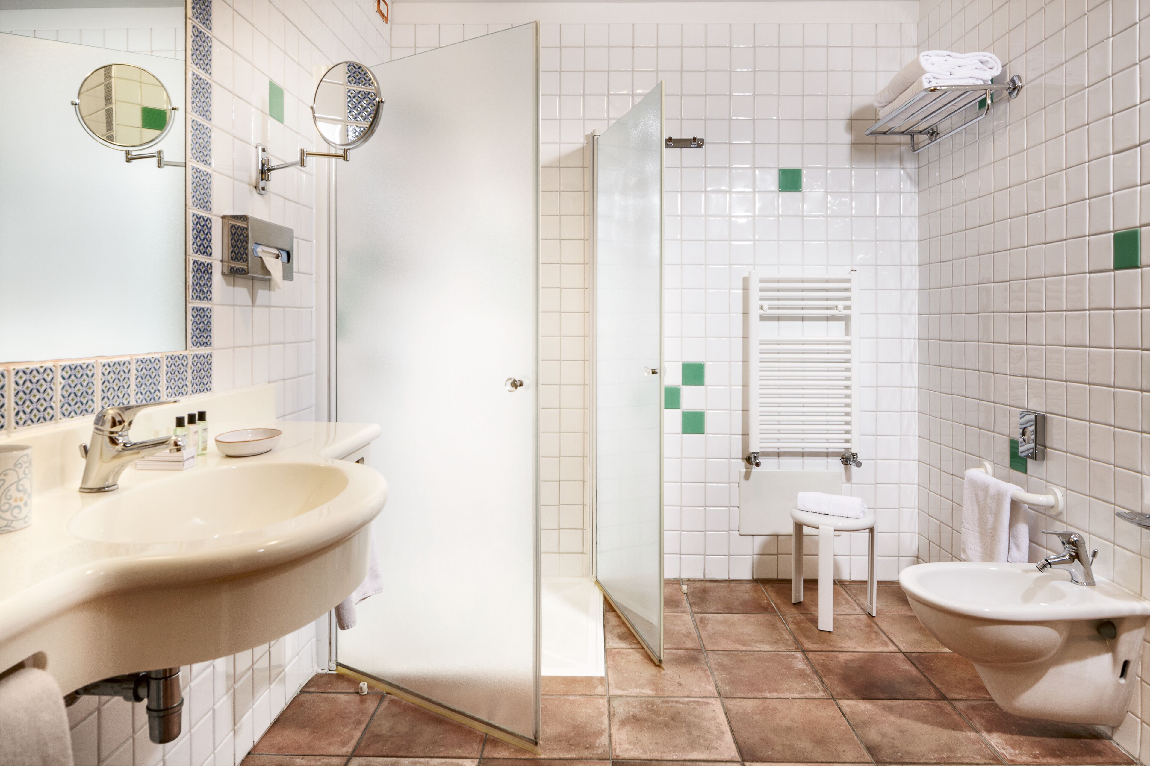 classic room | bathroom shower