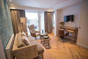 Suite – exclusive | Allergitestet sengetøy, dundyner, safe på rommet og skrivebord