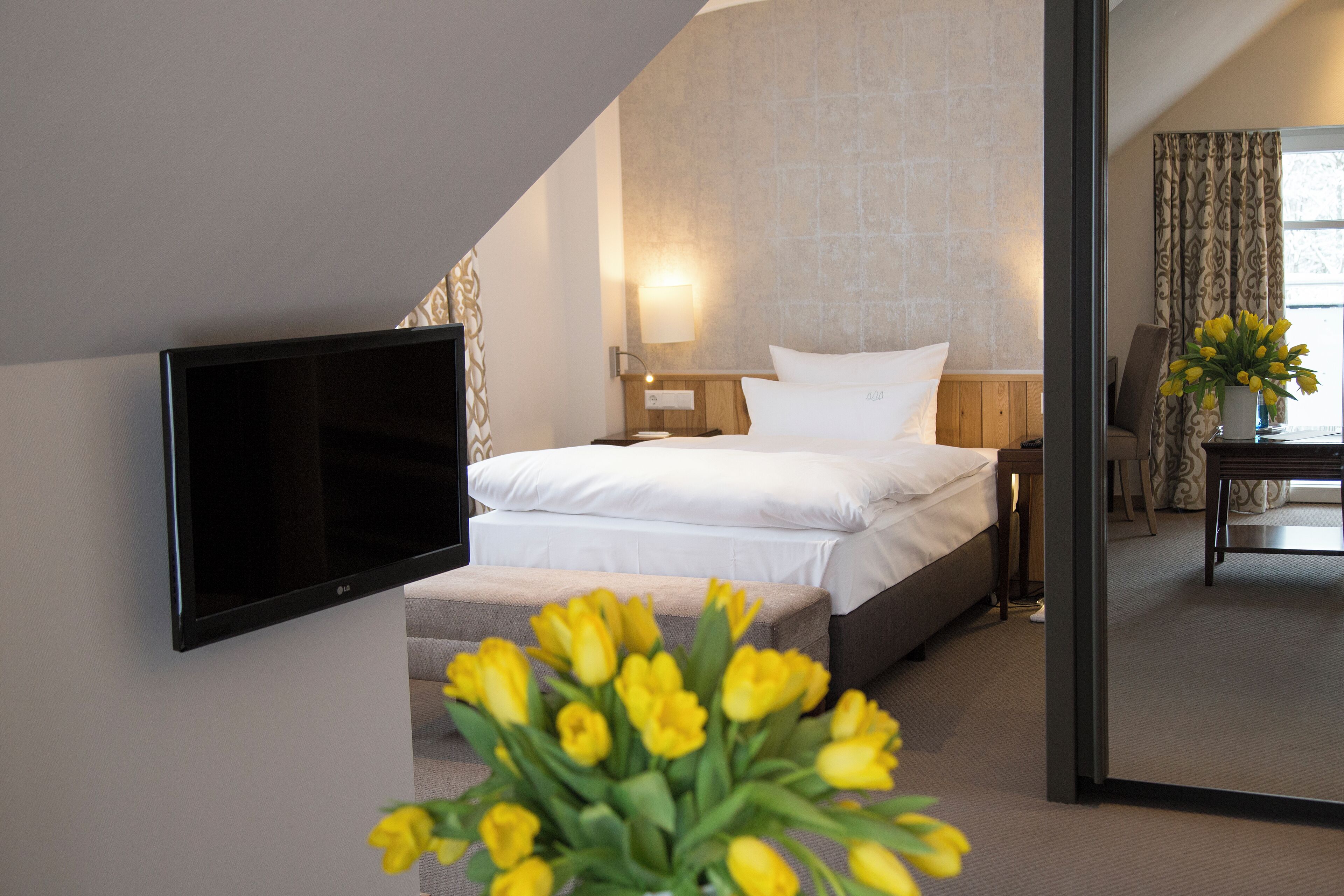 comfort single room | 1 bedroom, hypo-allergenic bedding, down duvets, in-room safe