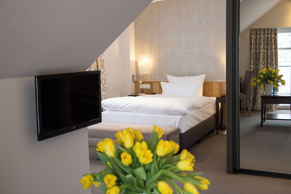 comfort single room | 1 bedroom, hypo-allergenic bedding, down duvets, in-room safe