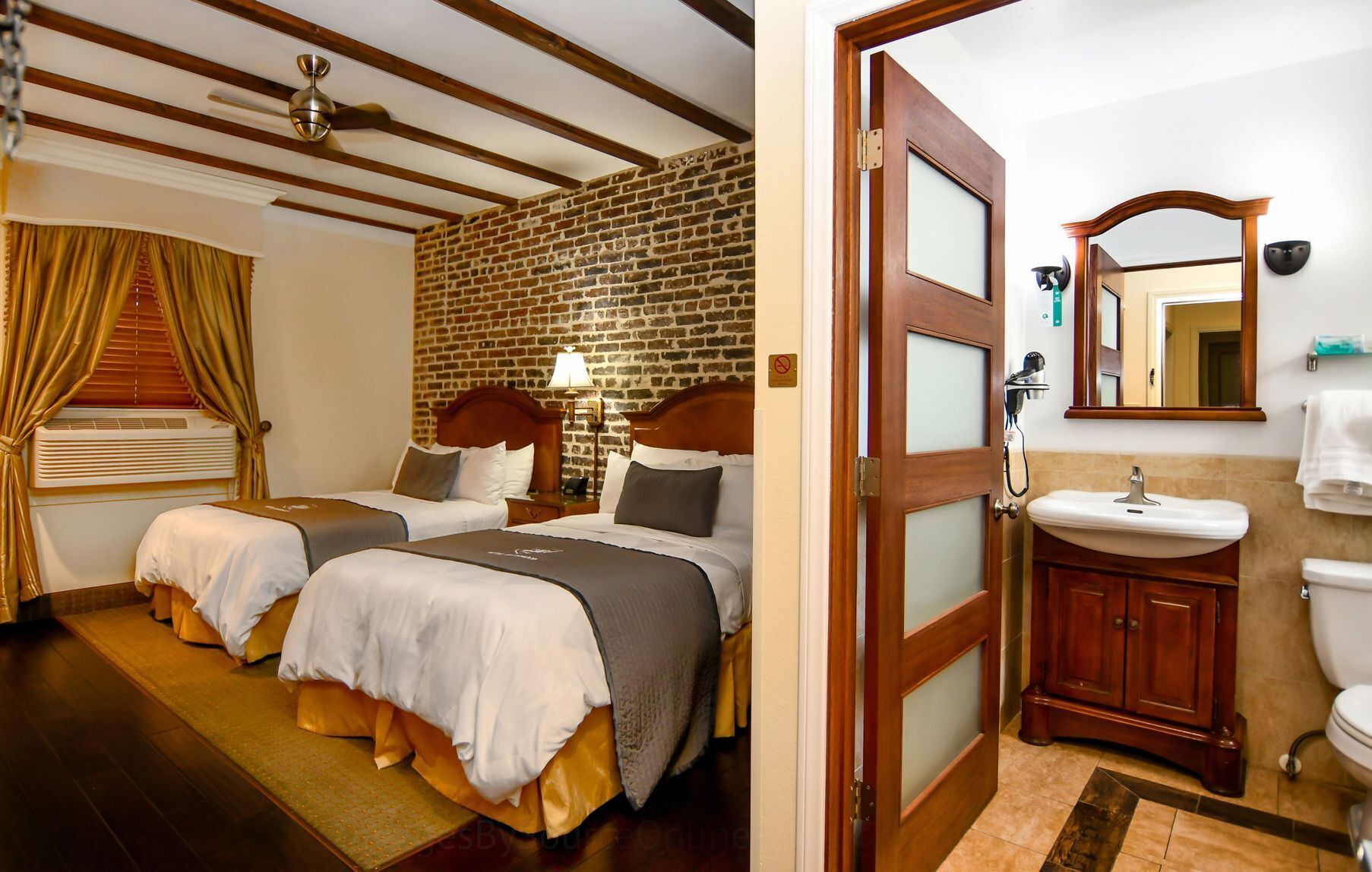 Premium bedding, minibar, desk, iron/ironing board