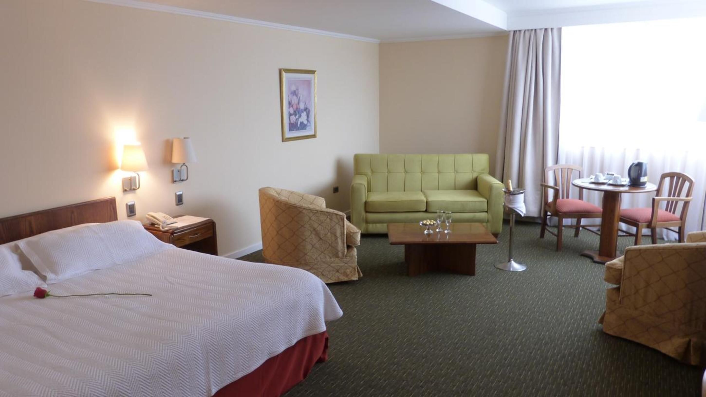 superior single room | premium bedding, minibar, in-room safe, desk