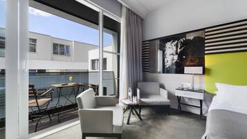 Chambre Exécutive, balcon (4 * ) | 1 chambre, coffres-forts dans les chambres, décoration personnalisée