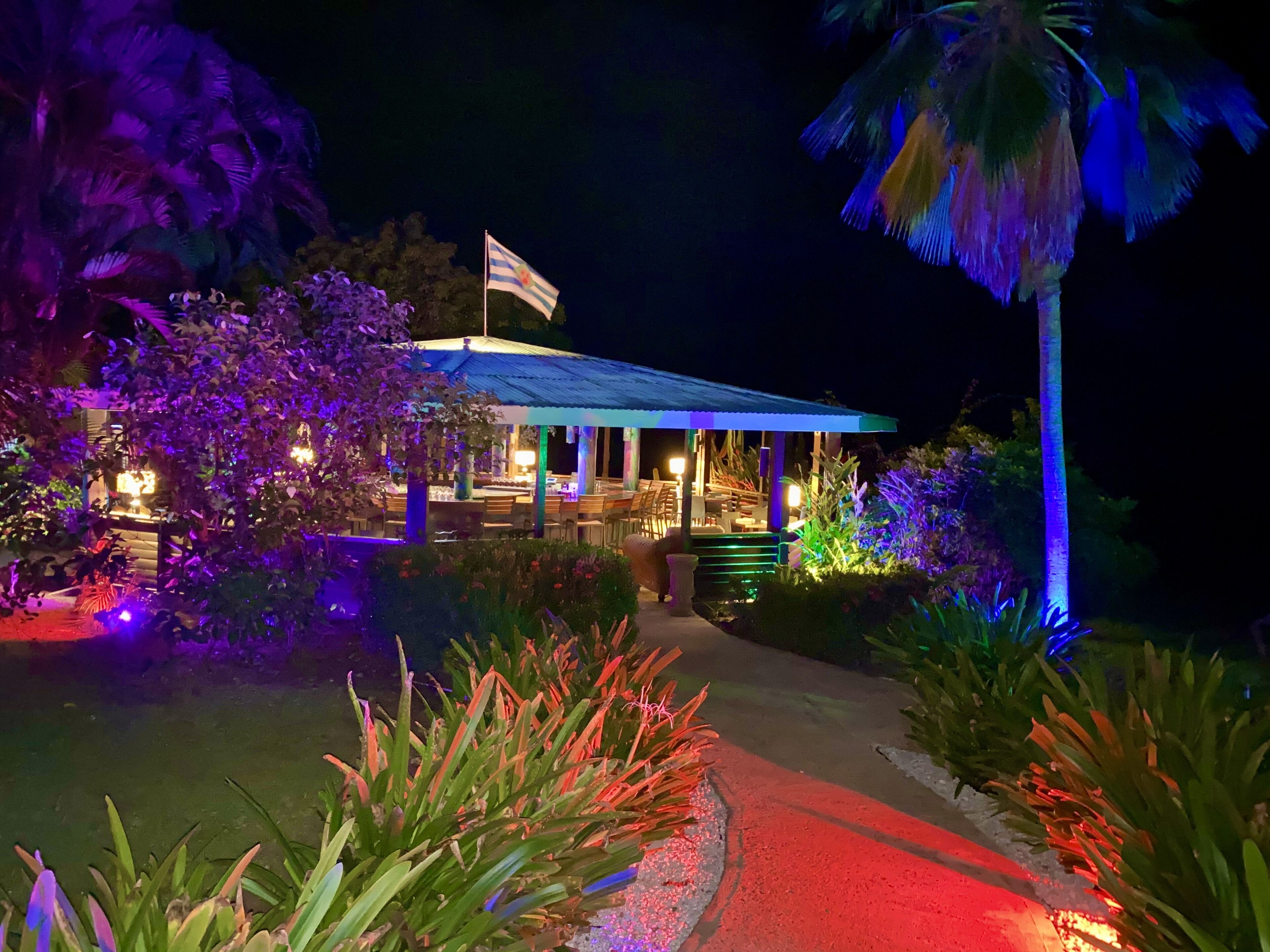 beach views, serves breakfast, dinner and brunch