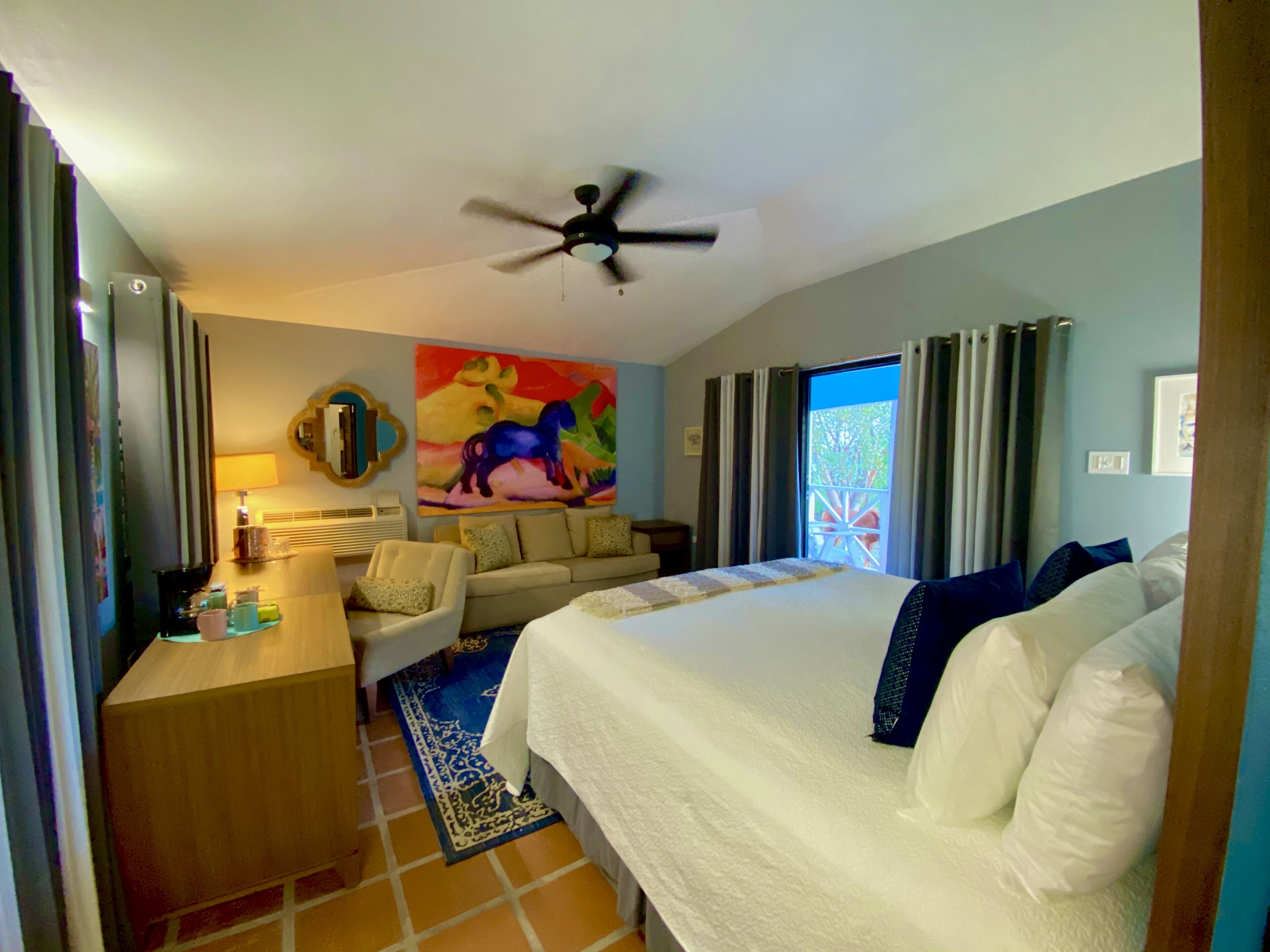 1 bedroom, egyptian cotton sheets, premium bedding, select comfort beds