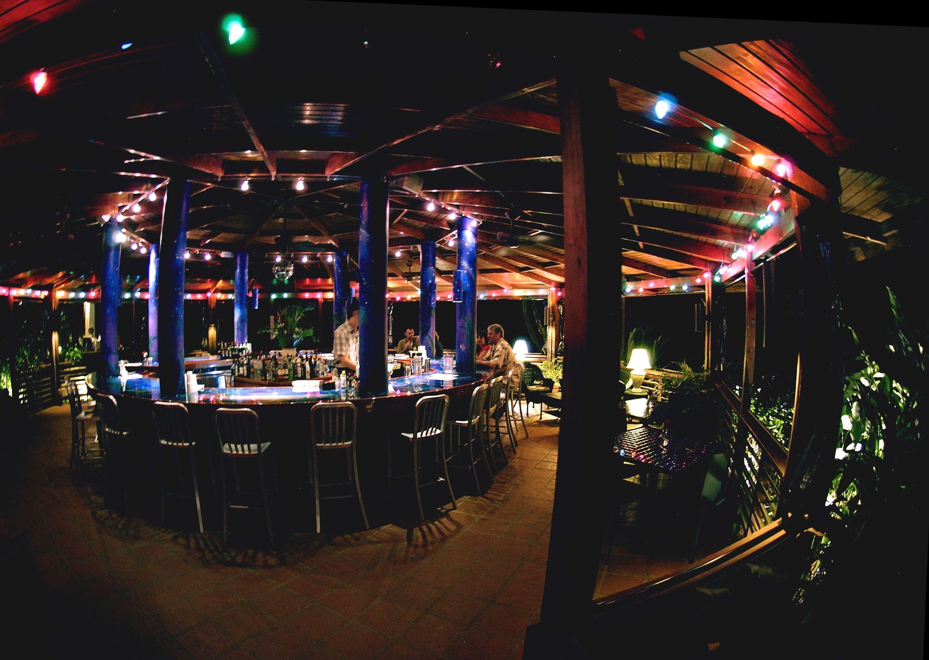 beach views, serves breakfast, dinner and brunch