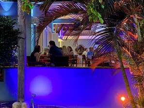 아침 식사, 점심 식사, 저녁 식사 제공, 세계 요리, 해변 전망