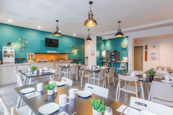 Daily buffet breakfast (EUR 13.9 per person)