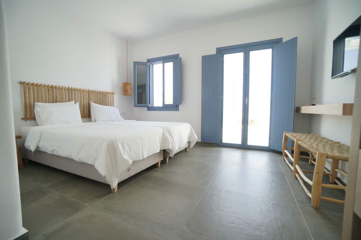 Superior Room | In-room safe, iron/ironing board (on request), cribs (free), WiFi (free)
