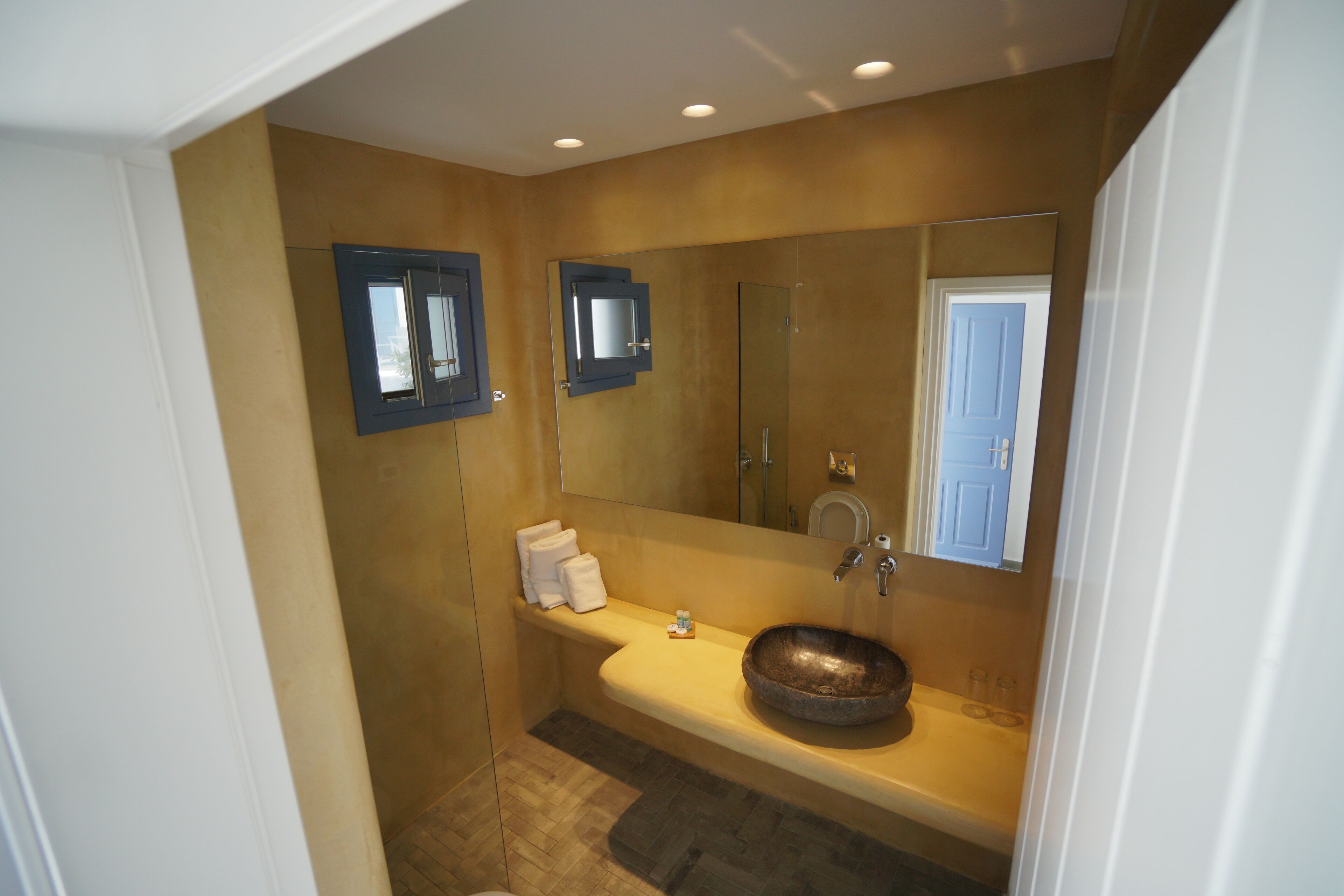 standard twin room, 2 single beds | bathroom | shower, rainfall showerhead, free toiletries, hair dryer