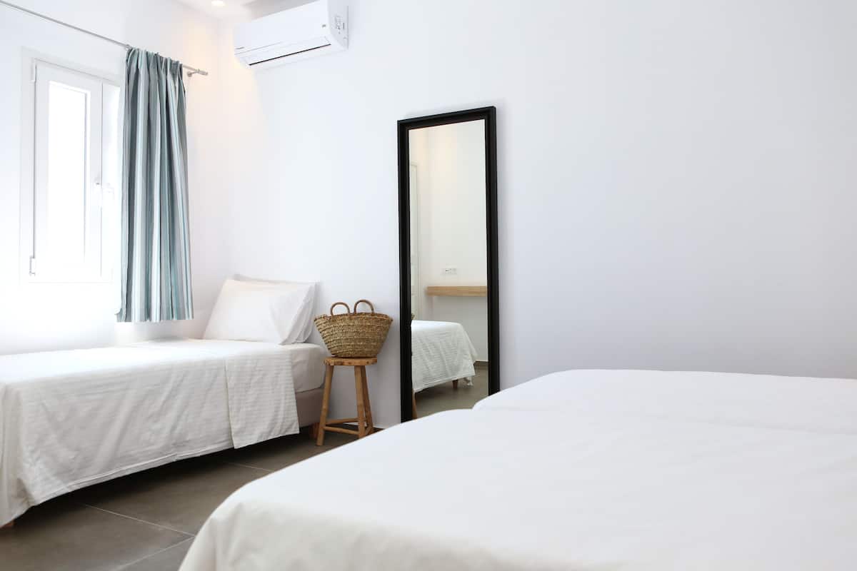 triple room | 1 bedroom, in-room safe, iron/ironing board, free cots/infant beds