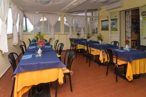 Frühstück, Mittagessen und Abendessen