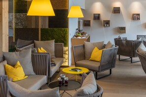 Outdoor treatment areas, sauna, hot tub, steam room, body treatments - Die Wasnerin G'sund & Natur Hotel (Bad Aussee)