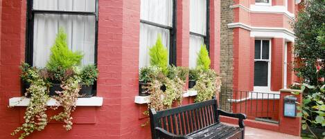 تفاصيل الفندق من الخارج