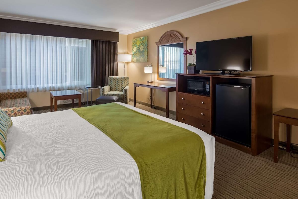 In-room safe, desk, soundproofing, iron/ironing board