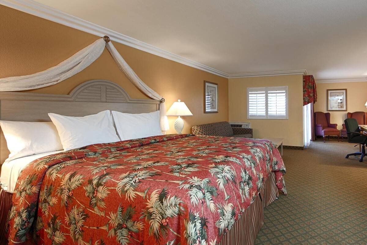 In-room safe, desk, soundproofing, iron/ironing board