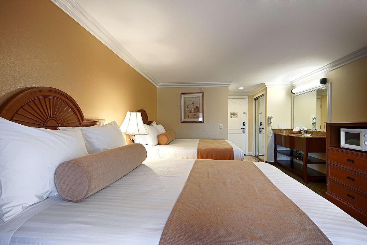 In-room safe, desk, soundproofing, iron/ironing board