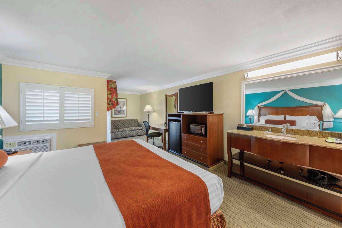 suite, 1 king bed, non smoking, balcony | in-room safe, desk, soundproofing, iron/ironing board