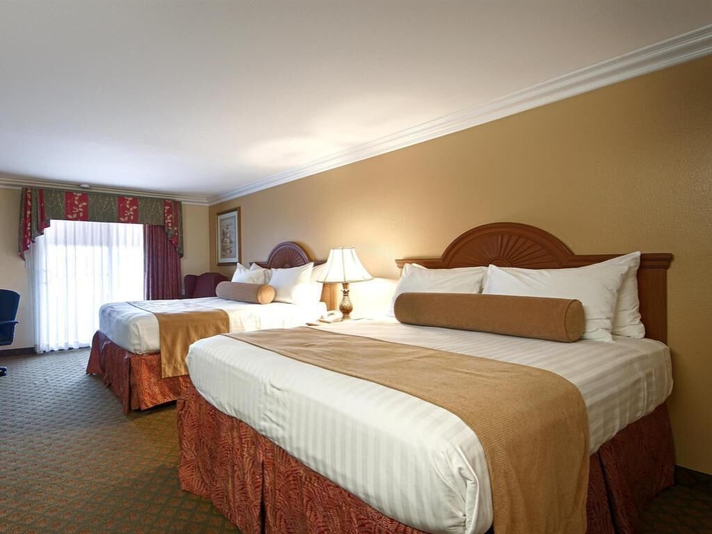 In-room safe, desk, soundproofing, iron/ironing board