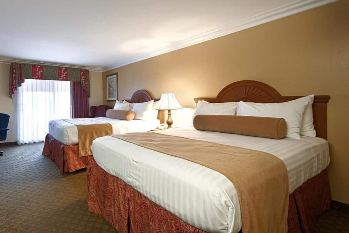 In-room safe, desk, soundproofing, iron/ironing board