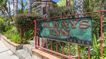 Yfirbyggður inngangur