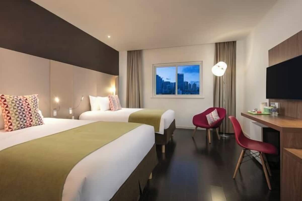Premium bedding, pillowtop beds, minibar, in-room safe