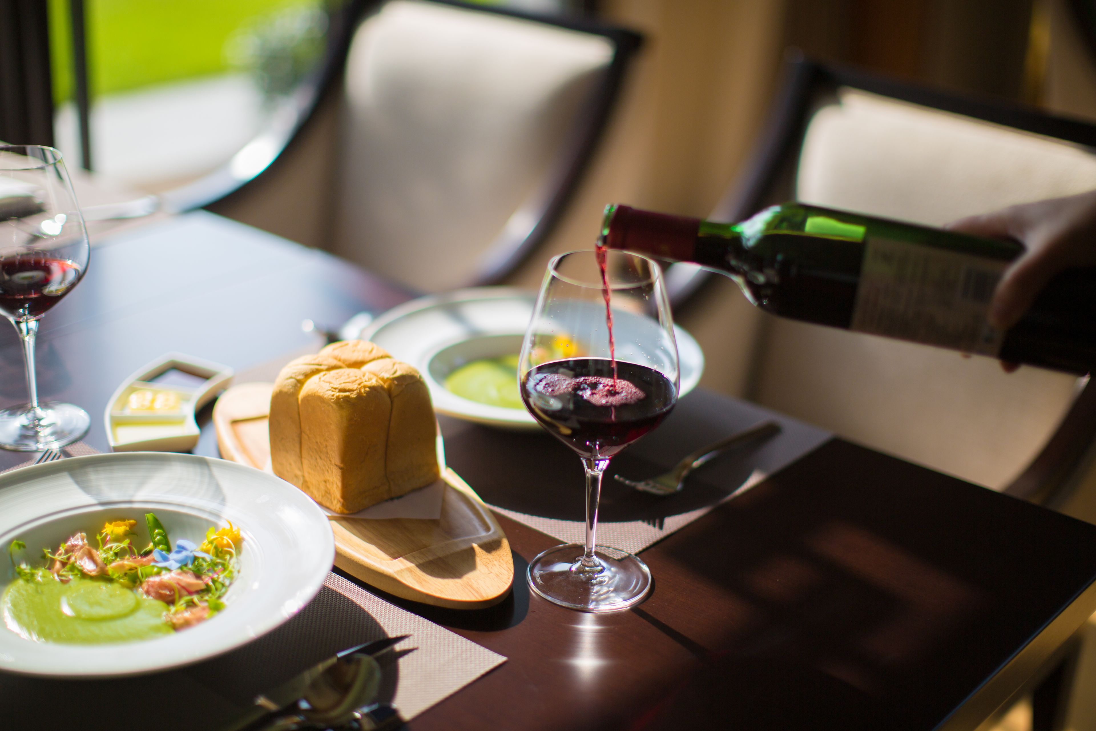 breakfast, lunch and dinner served