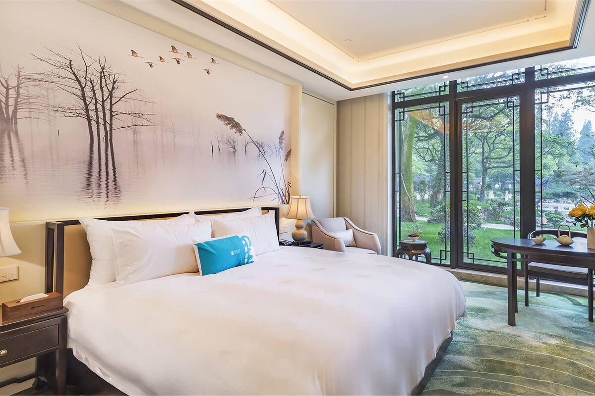 garden view executive king room | 1 bedroom, premium bedding, pillow-top beds, in-room safe