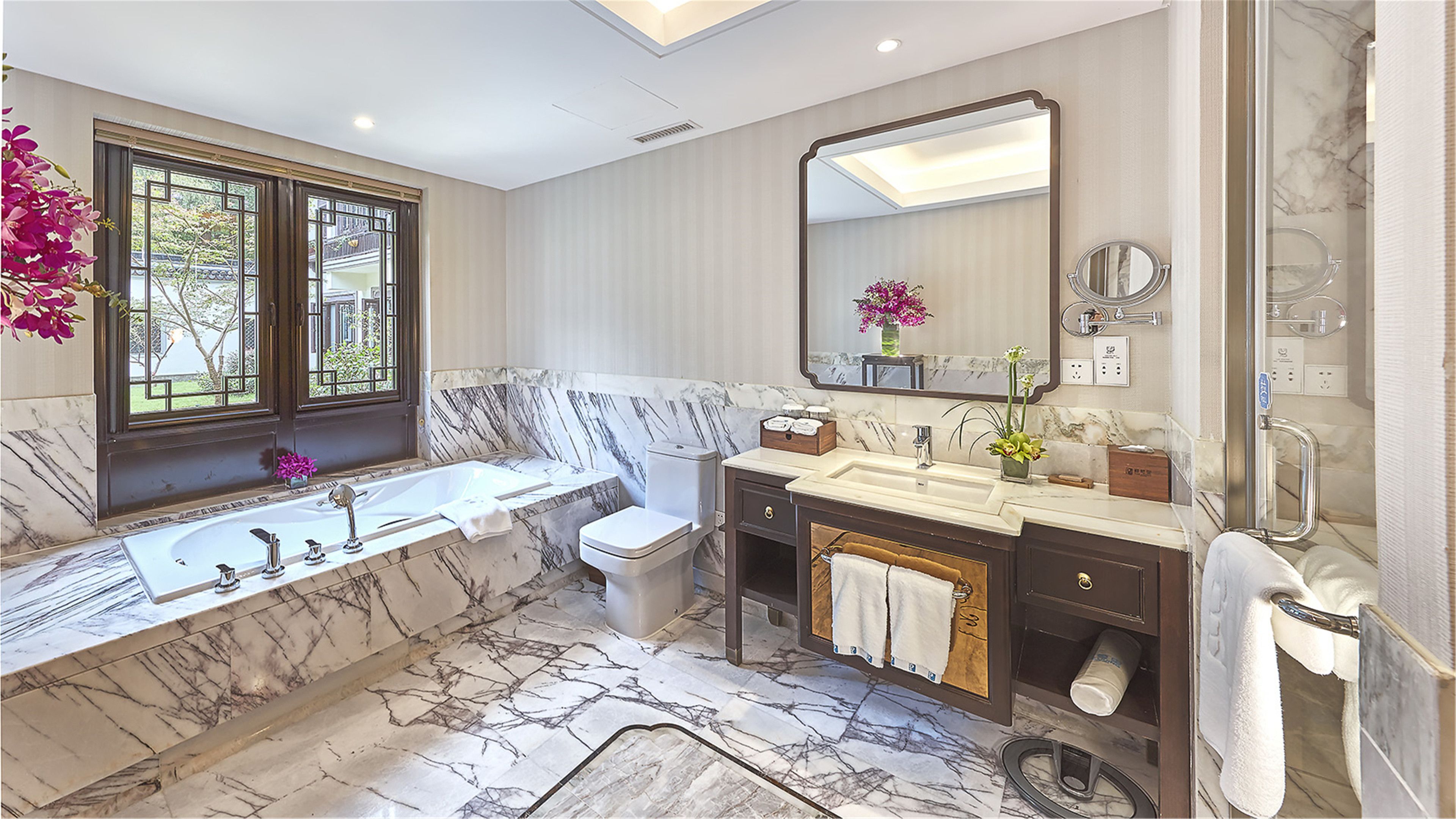 rainfall showerhead, free toiletries, hair dryer, slippers