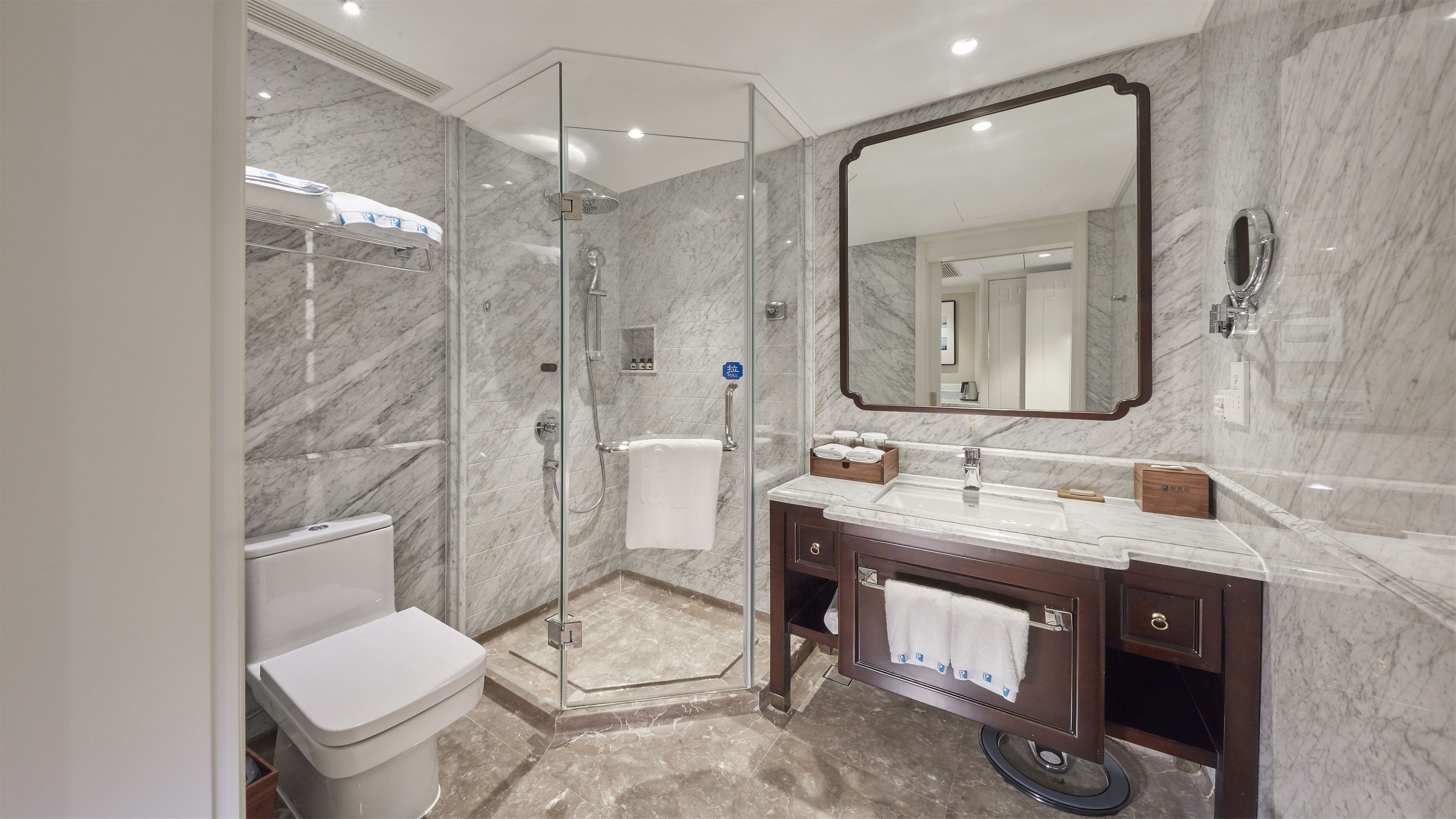 garden view executive king room | bathroom | rainfall showerhead, free toiletries, hair dryer, slippers