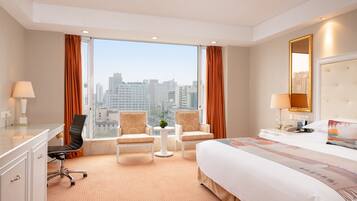 Executive King Room | Premium bedding, in-room safe, desk, blackout drapes