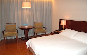 Superior Room | In-room safe, desk, blackout drapes, iron/ironing board - Metropolo Shanghai Magnolia Hotel (Shanghai)