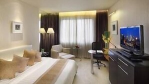 In-room safe, desk, blackout drapes, iron/ironing board (on request) - Metropolo Shanghai Magnolia Hotel (Shanghai)