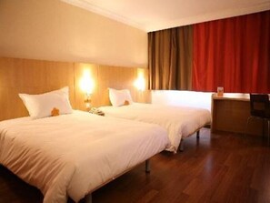 Skrivebord, strykejern/-brett og wi-fi (inkludert)