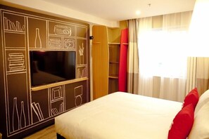 Desk, iron/ironing board, free WiFi - ibis Tianjin Railway Station (Tianjin)