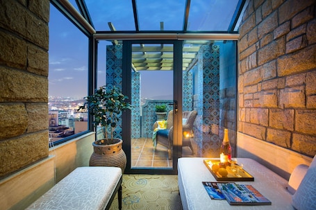 Property grounds. Hangzhou Hua Chen International hotel