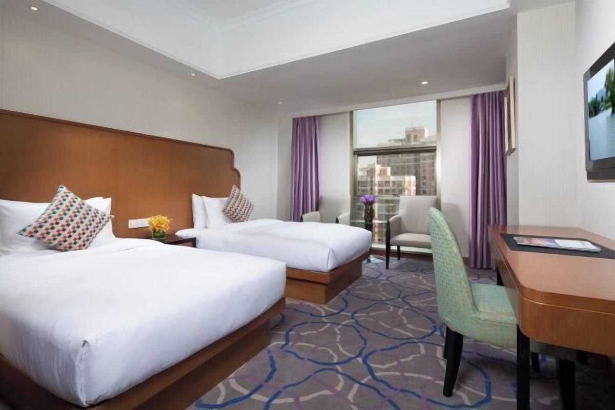 Premium bedding, down duvets, free minibar items, in-room safe