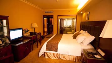 Premium bedding, down comforters, in-room safe, blackout drapes