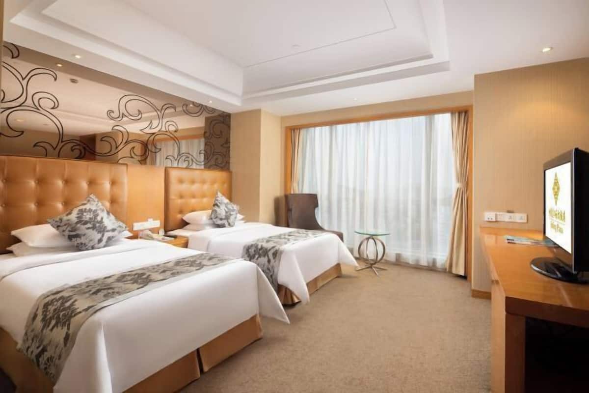 Minibar, in-room safe, desk, blackout curtains