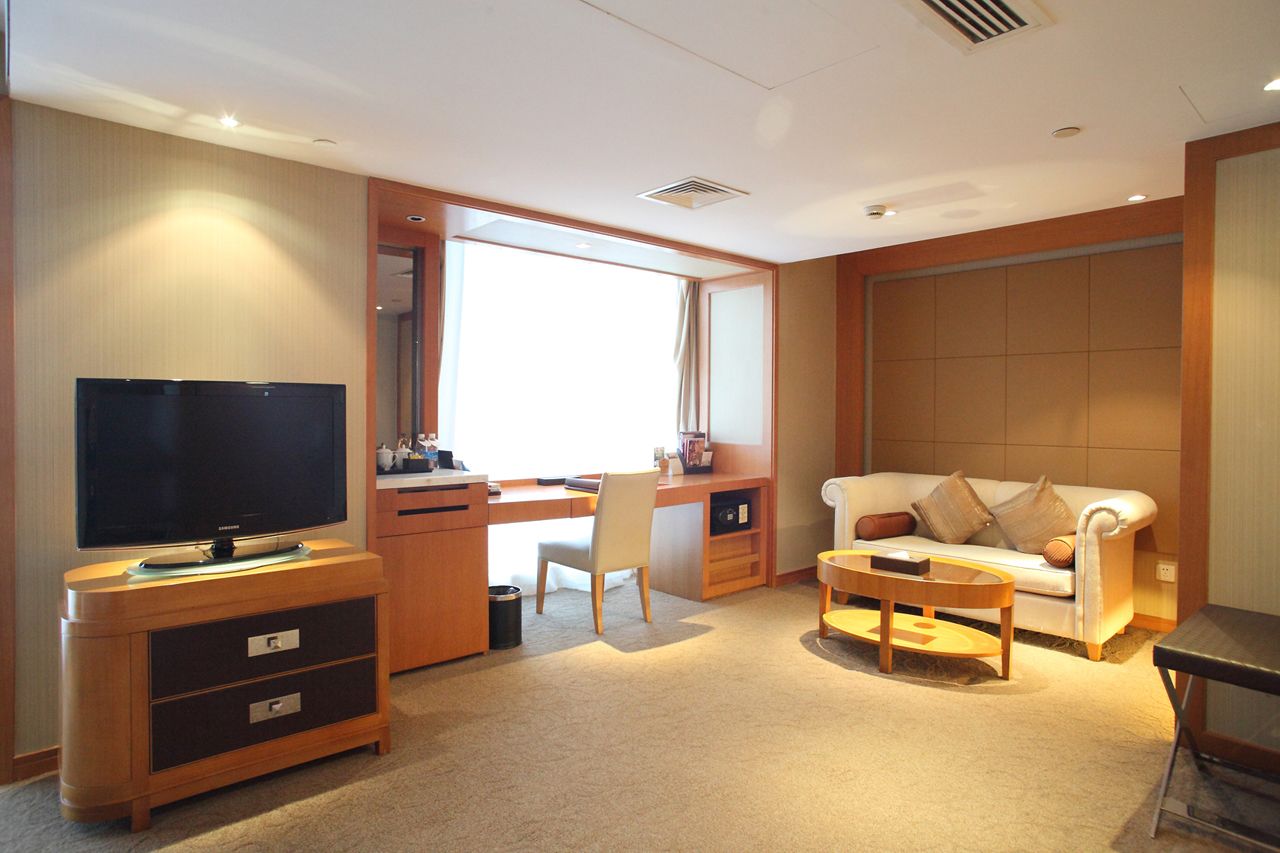 deluxe twin room, 2 single beds | minibar, in-room safe, desk, blackout curtains